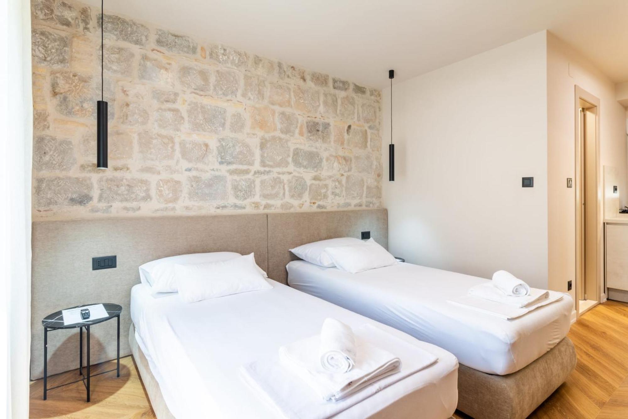 Apartment Centre In Stone House Split Exterior foto