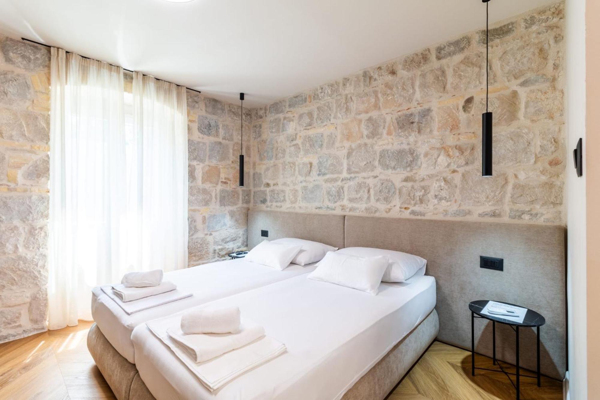 Apartment Centre In Stone House Split Exterior foto